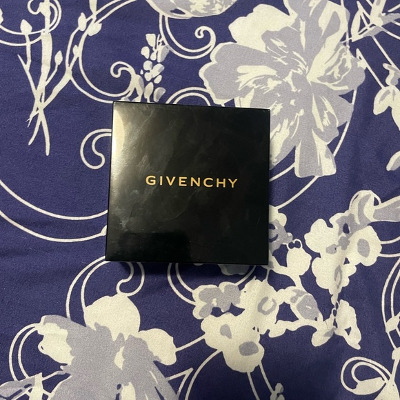 Brand New Givenchy Bracelet and Earrings Set 💎🤩 Perfect for any Women 🔥 - Picture 5 of 5